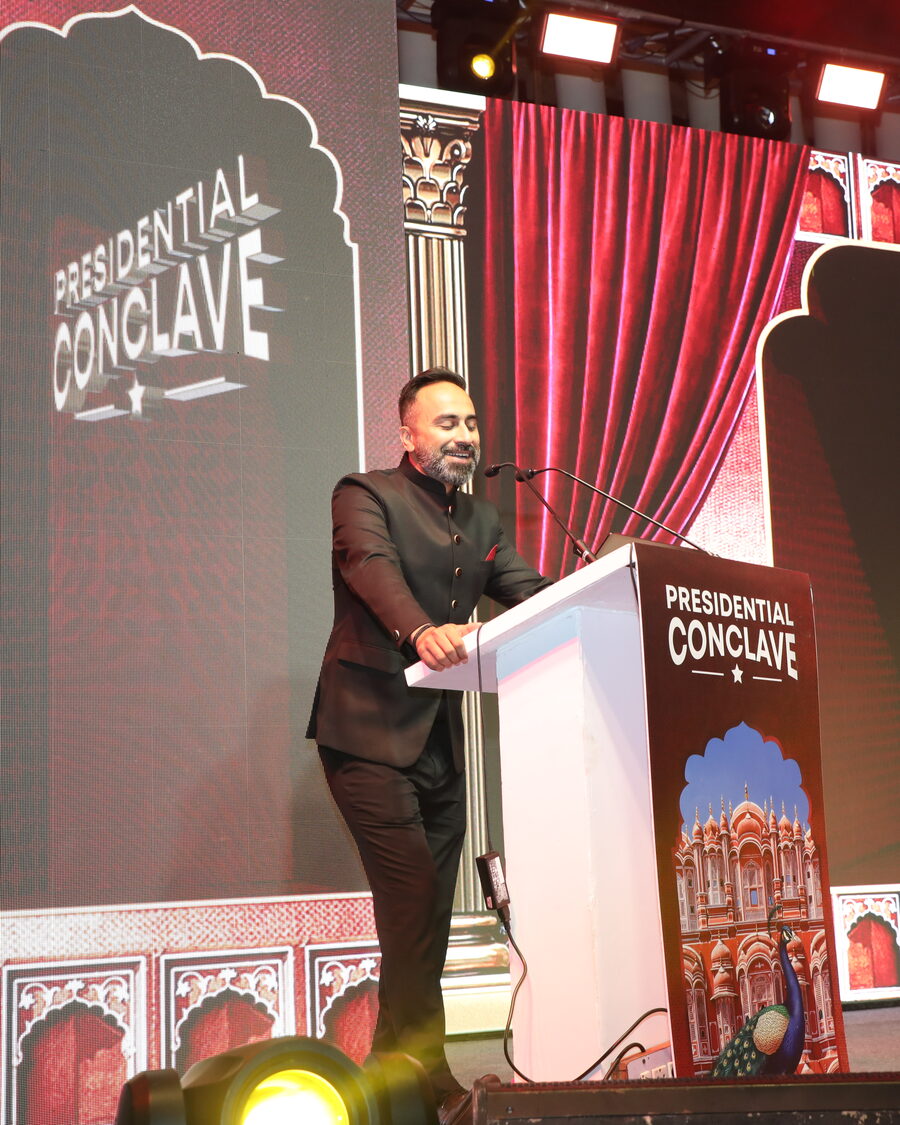Arpit Sharma hosting the Kotak Mahindra Presidential Conclave